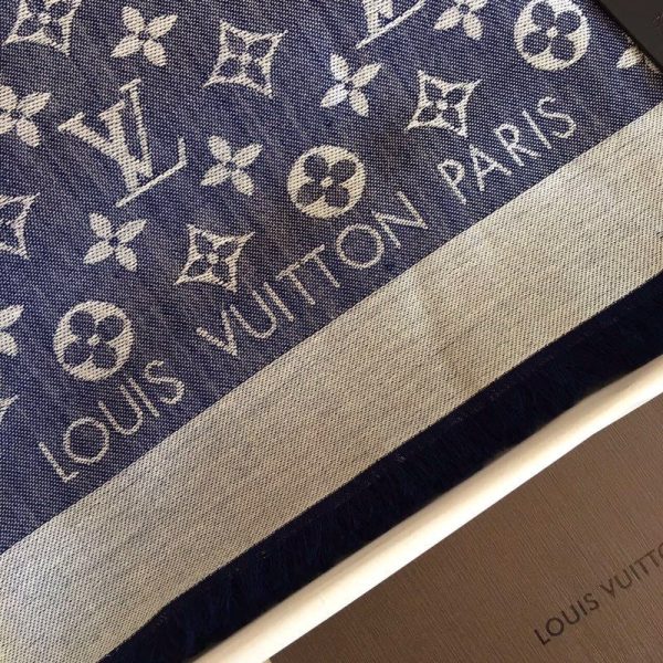 BN – Luxury Edition LUV Scarf 018