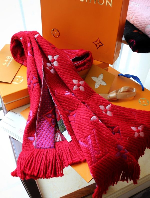 BN – Luxury Edition LUV Scarf 002