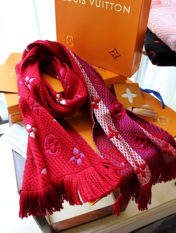 BN – Luxury Edition LUV Scarf 002