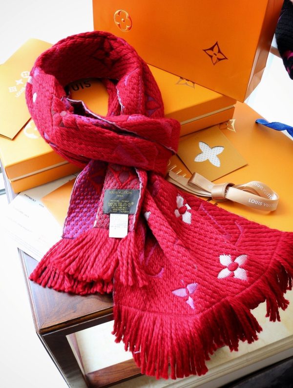 BN – Luxury Edition LUV Scarf 002