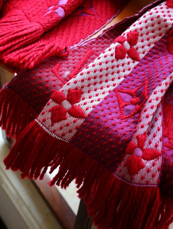 BN – Luxury Edition LUV Scarf 002