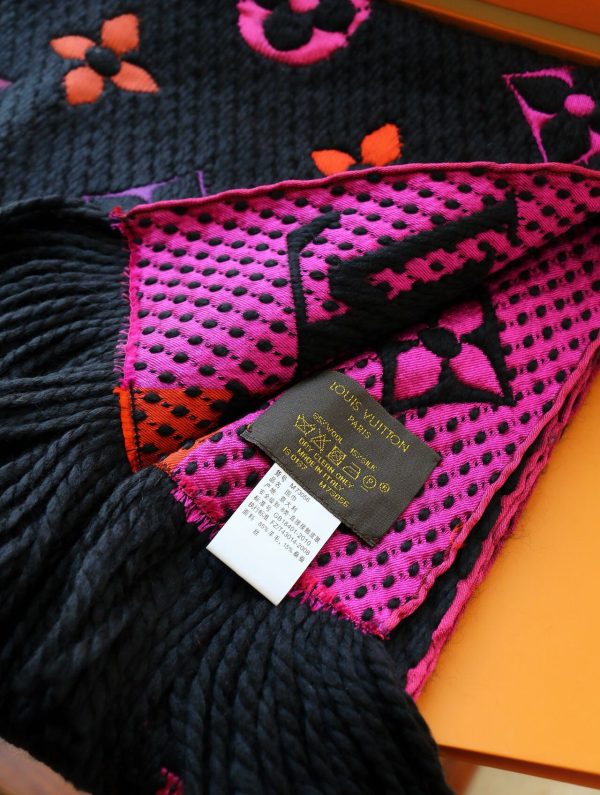 BN – Luxury Edition LUV Scarf 001