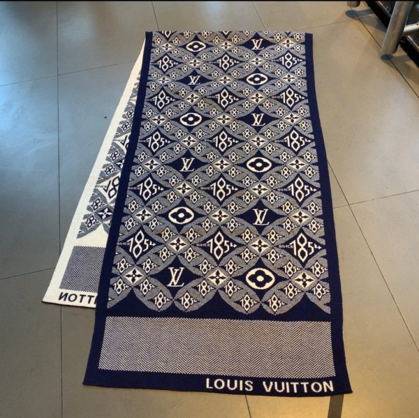 BN – Luxury Edition LUV Scarf 009