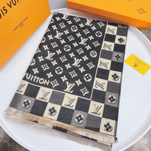 BN – Luxury Edition LUV Scarf 017