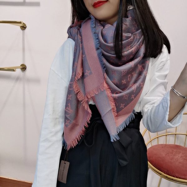 BN – Luxury Edition LUV Scarf 021