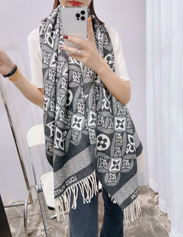 BN – Luxury Edition LUV Scarf 003