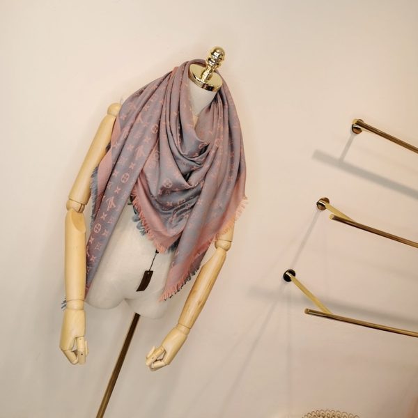 BN – Luxury Edition LUV Scarf 021