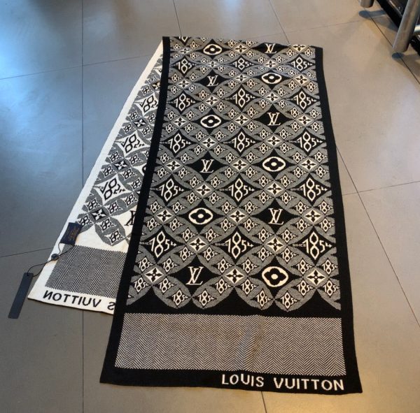 BN – Luxury Edition LUV Scarf 009