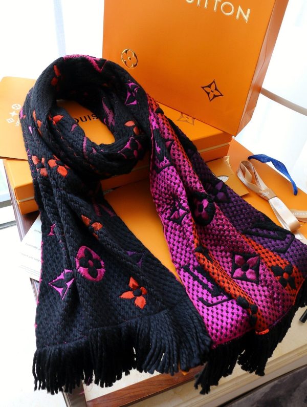 BN – Luxury Edition LUV Scarf 001