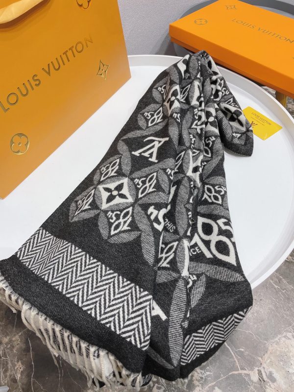 BN – Luxury Edition LUV Scarf 003