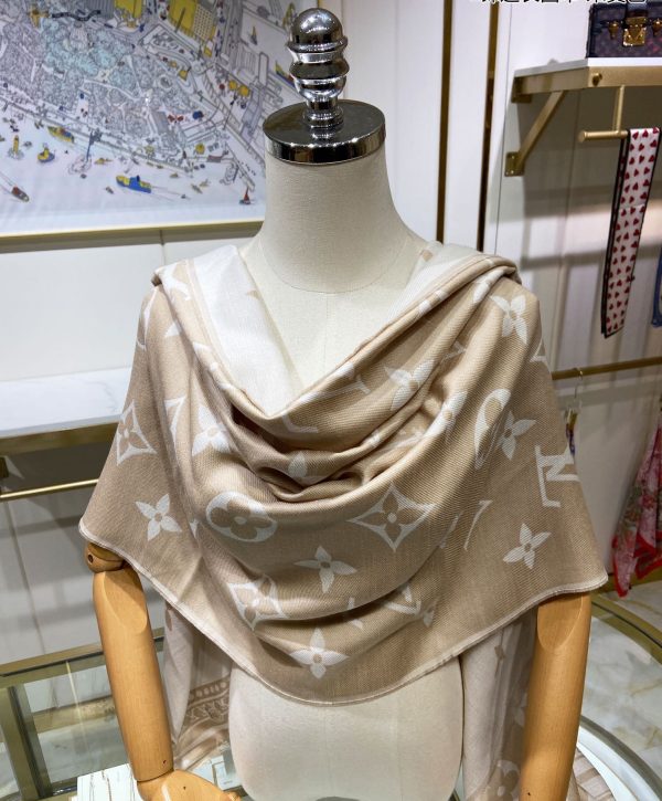 BN – Luxury Edition LUV Scarf 004