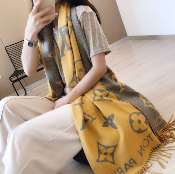 BN – Luxury Edition LUV Scarf 006