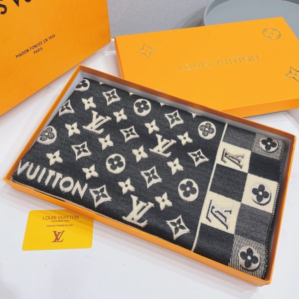 BN – Luxury Edition LUV Scarf 017