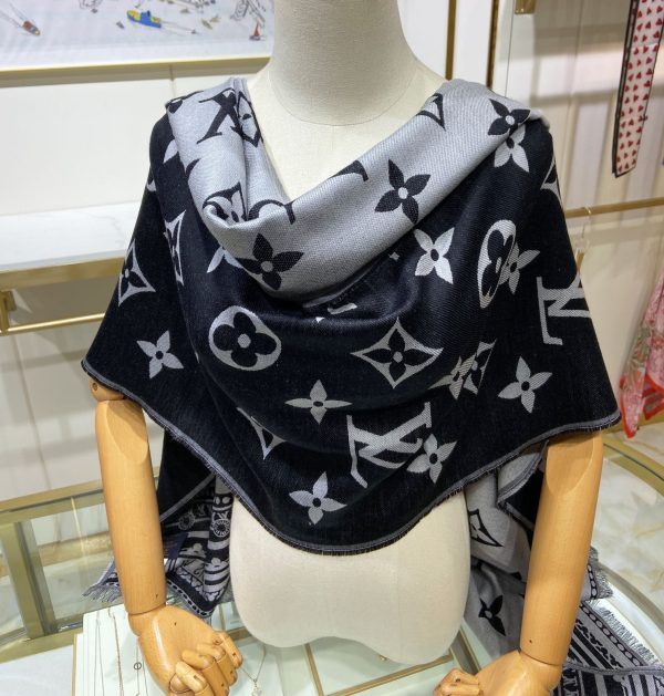 BN – Luxury Edition LUV Scarf 005