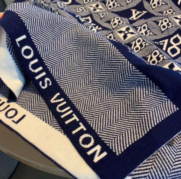 BN – Luxury Edition LUV Scarf 009