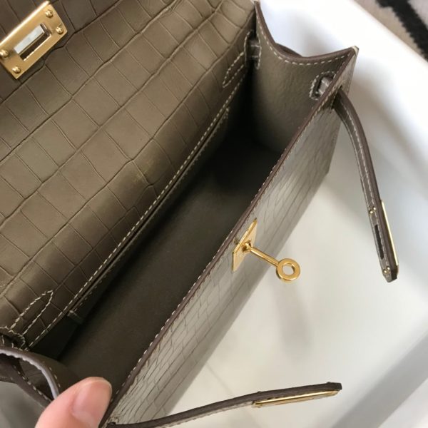 H MINI KELLY POCHETTE CROCODILE GOLD TONED HARDWARE GREY 22CM